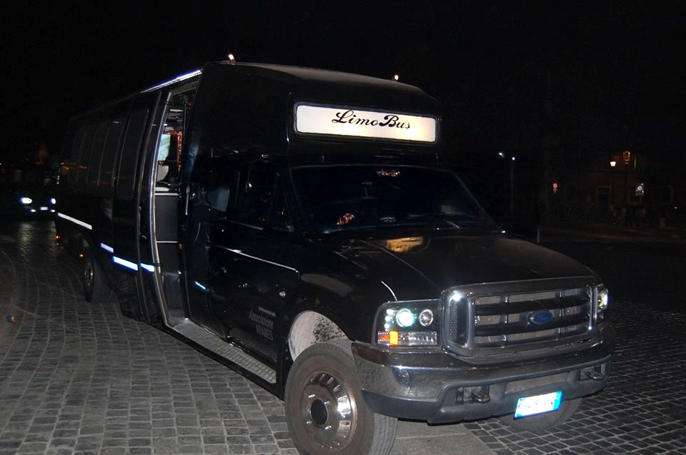 Bus Limousine LimoBus Roma
